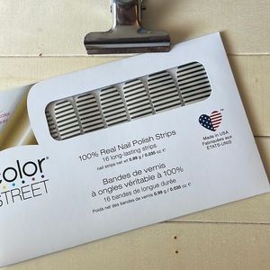 Color street Between the Lines